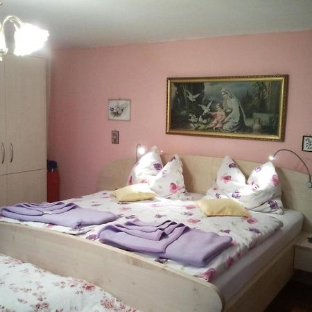 Weinbau-Gaestezimmer Martin Und Eva Maria Jamek Weissenkirchen in der Wachau Eksteriør bilde