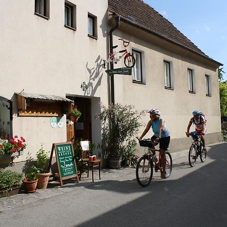 Weinbau-Gaestezimmer Martin Und Eva Maria Jamek Weissenkirchen in der Wachau Eksteriør bilde