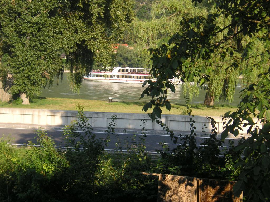 Weinbau-Gaestezimmer Martin Und Eva Maria Jamek Weissenkirchen in der Wachau Eksteriør bilde