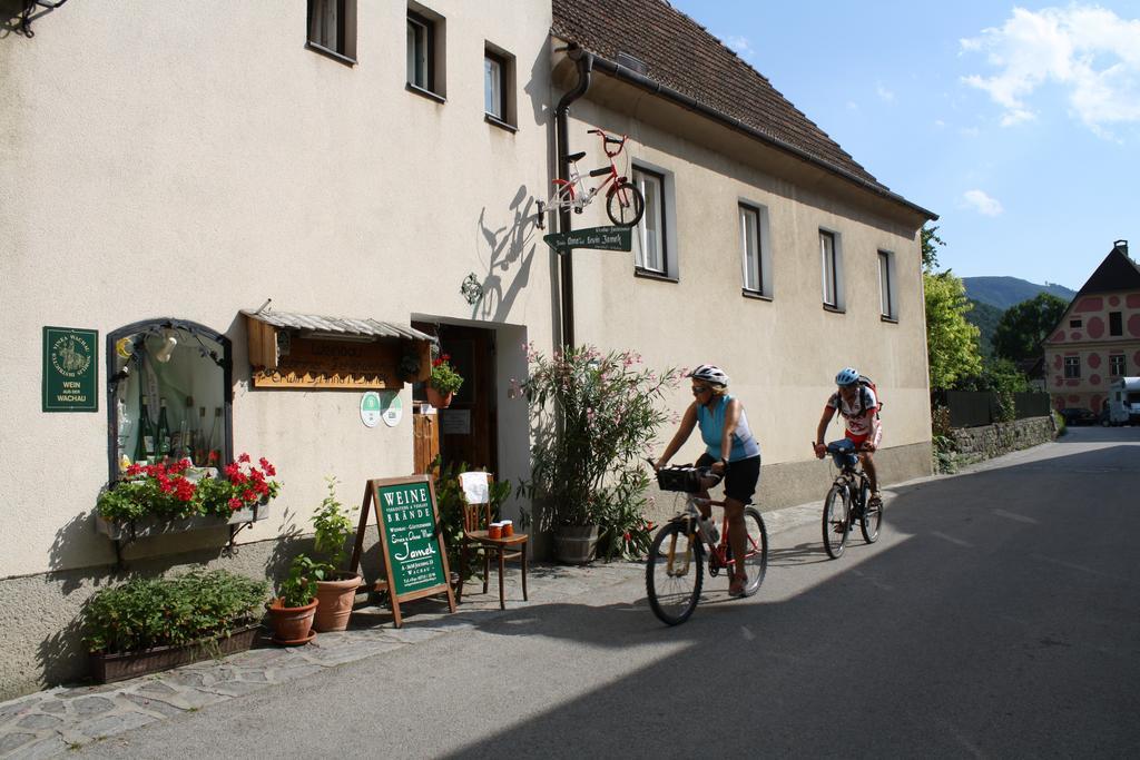 Weinbau-Gaestezimmer Martin Und Eva Maria Jamek Weissenkirchen in der Wachau Eksteriør bilde